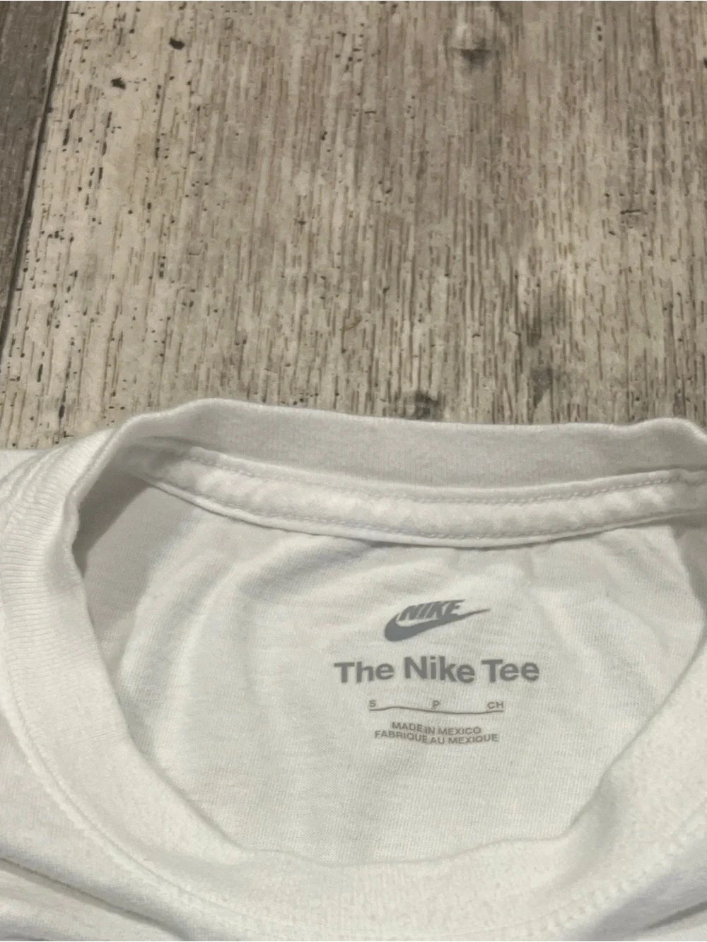 Nike White Short Sleeve T-Shirt with Black Swoosh Mens size Small